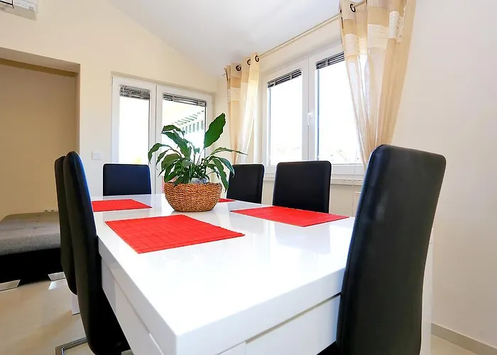 Apartment Pa Ve Murter